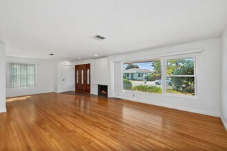 6210 Mesita Dr in San Diego, CA - Building Photo - Building Photo