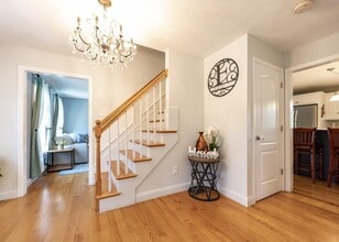 12 Cody Ln in Raynham, MA - Foto de edificio - Building Photo