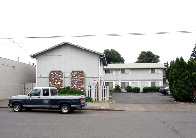 79th Avenue Apartments in Portland, OR - Building Photo - Building Photo