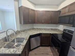 6000-2 Shepherd Mountain Cove in Austin, TX - Building Photo - Building Photo