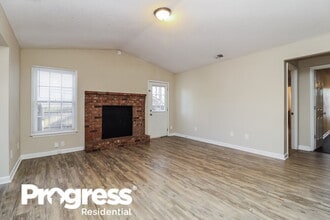 796 Indian Lake Dr NW in Lilburn, GA - Building Photo - Building Photo