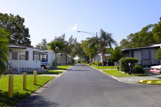 Lowes Mobile Home Community in St. Petersburg, FL - Building Photo - Building Photo