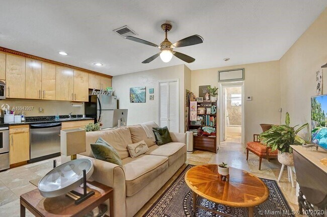 1348 Holly Heights Dr-Unit -16 in Fort Lauderdale, FL - Building Photo - Building Photo