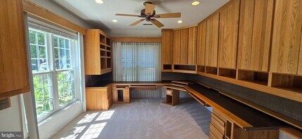 2545 Logan Wood Dr in Herndon, VA - Building Photo - Building Photo