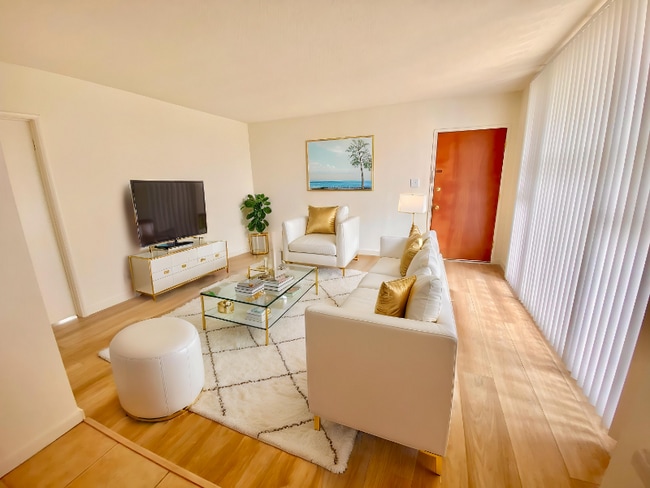 2014 Ridgeley Dr in Los Angeles, CA - Building Photo - Building Photo