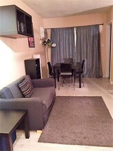960 Larrabee St, Unit 116 in West Hollywood, CA - Building Photo - Building Photo