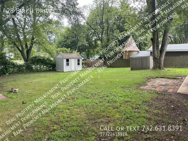 28 Birch Dr in Jackson Township, NJ - Foto de edificio - Building Photo