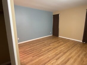 110 Camirant Crescent in Winnipeg, MB - Building Photo - Building Photo