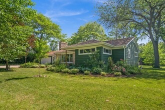 1350 Hart Rd in Batavia, IL - Building Photo - Building Photo