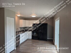 823 Tall Timber Dr in Greenwood, IN - Building Photo - Building Photo
