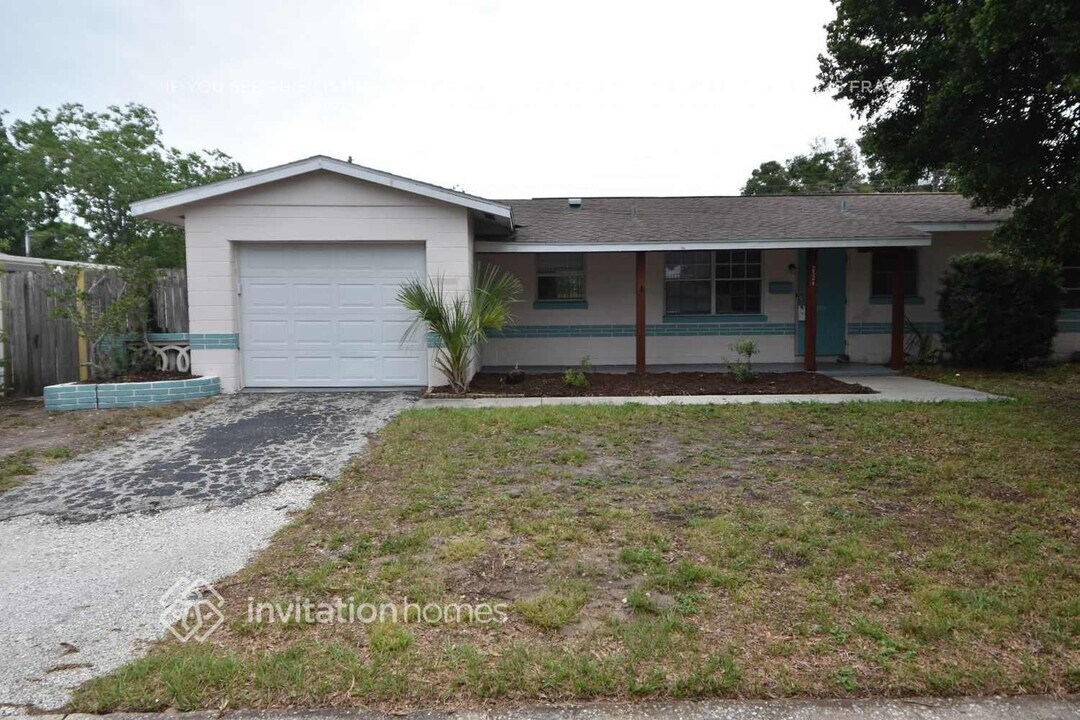 2324 61st Way N in St. Petersburg, FL - Building Photo