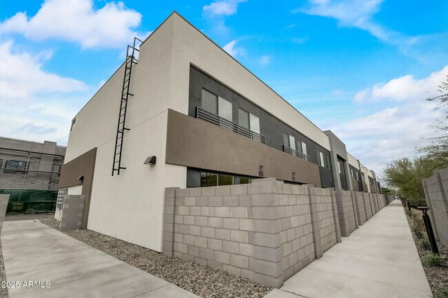 property at 16601 N Parkview Pl