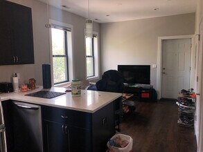2048 N Damen Ave in Chicago, IL - Building Photo - Building Photo