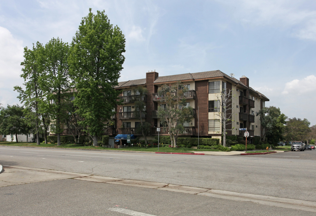 Riverside Apartments in Sherman Oaks, CA - Building Photo