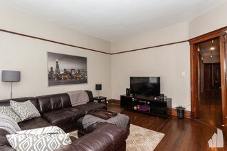 1043 W Dakin St, Unit # 02 in Chicago, IL - Building Photo - Building Photo