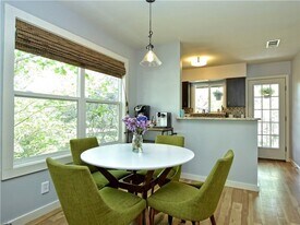 1513 Travis Heights Blvd in Austin, TX - Building Photo