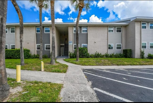 857 Sky Lake Cir in Orlando, FL - Building Photo - Building Photo