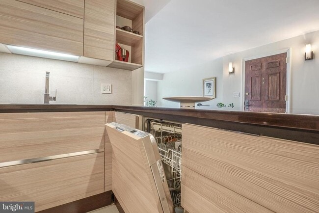 1080 Wisconsin Ave NW in Washington, DC - Building Photo - Building Photo