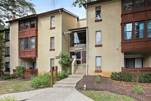 9629 White Acre Rd in Columbia, MD - Building Photo