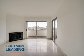 3947 Los Feliz Blvd in Los Angeles, CA - Building Photo - Building Photo