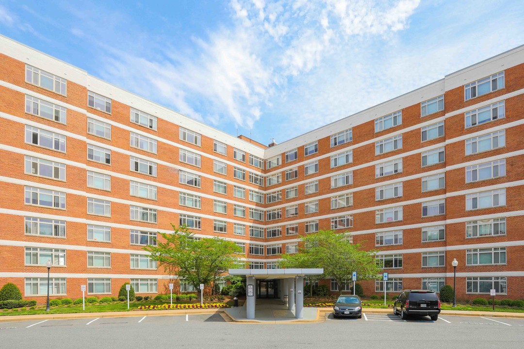 Dominion Towers in Arlington, VA - Foto de edificio