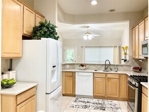 186 N Valley Oaks Cir in Spring, TX - Building Photo - Building Photo