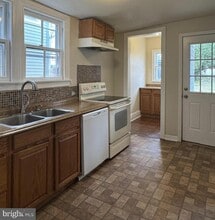 211 S Maple Ave in Martinsburg, WV - Building Photo - Building Photo