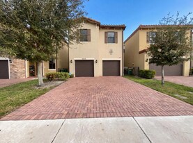 4879 NW 55th St in Tamarac, FL - Building Photo