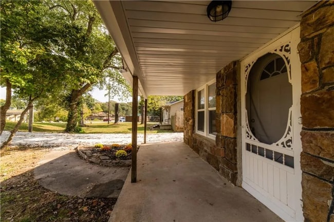 129 W Main St in West Fork, AR - Foto de edificio - Building Photo