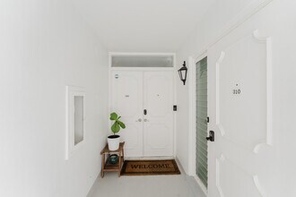 800 E Camino Real in Boca Raton, FL - Foto de edificio - Building Photo