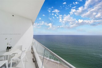 16901 Collins Ave in Sunny Isles Beach, FL - Building Photo - Building Photo