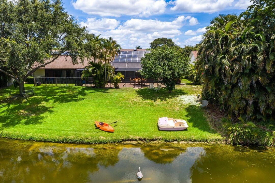 1369 Riverside Cir in Wellington, FL - Building Photo