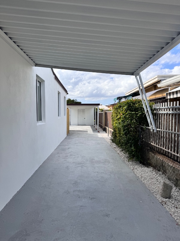 1720 NW 34th Ave in Miami, FL - Foto de edificio - Building Photo