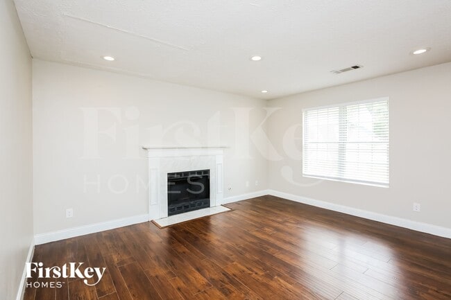 7064 Saratoga Dr in Flowery Branch, GA - Building Photo - Building Photo