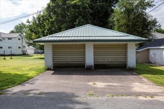 1803 11th St E in Menomonie, WI - Foto de edificio - Building Photo