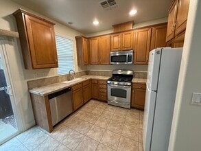 2833 Wren St in West Sacramento, CA - Building Photo - Building Photo