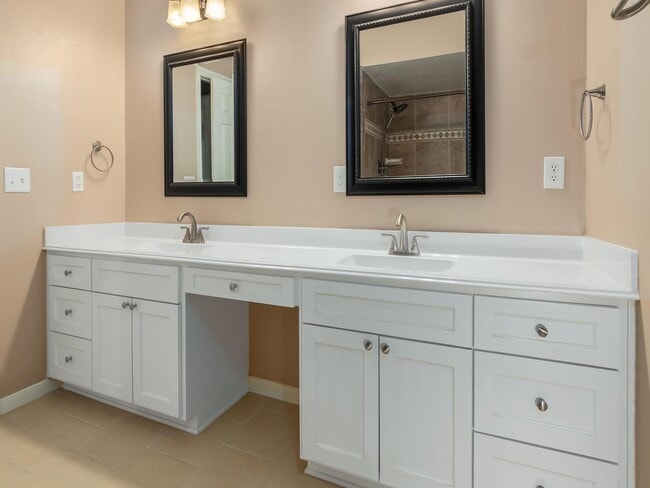 property at 4318 Pinewood Park Dr