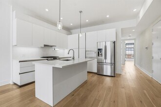 194 Cambridge Ave in Jersey City, NJ - Foto de edificio - Building Photo