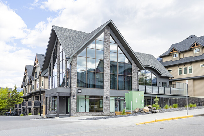 501 Bow Valley Trl in Canmore, AB - Building Photo - Building Photo