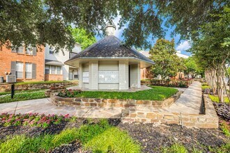 Tenison at White Rock in Dallas, TX - Foto de edificio - Building Photo