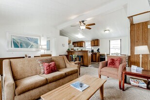 409 Taylor St in West Columbia, SC - Building Photo