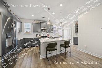 935 Parkstone Towne Blvd in Knightdale, NC - Building Photo - Building Photo