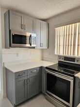 325 NW 72nd Ave-Unit -301 in Miami, FL - Building Photo - Building Photo