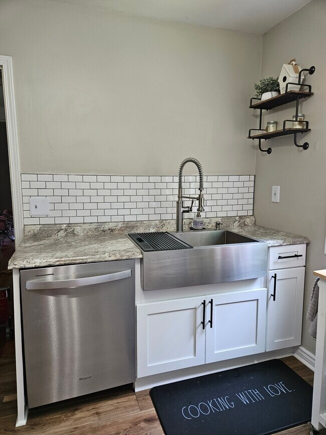 915 2nd St, Unit 1 in Syracuse, NY - Building Photo - Building Photo