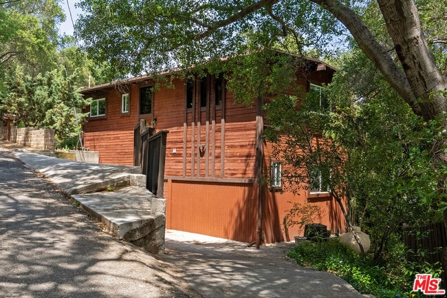 19643 Vision Dr in Topanga, CA - Building Photo - Building Photo