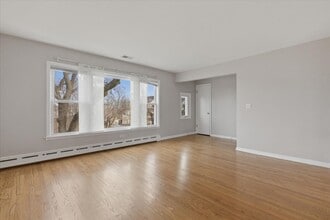 3018 N Whipple St, Unit 2 in Chicago, IL - Foto de edificio - Building Photo