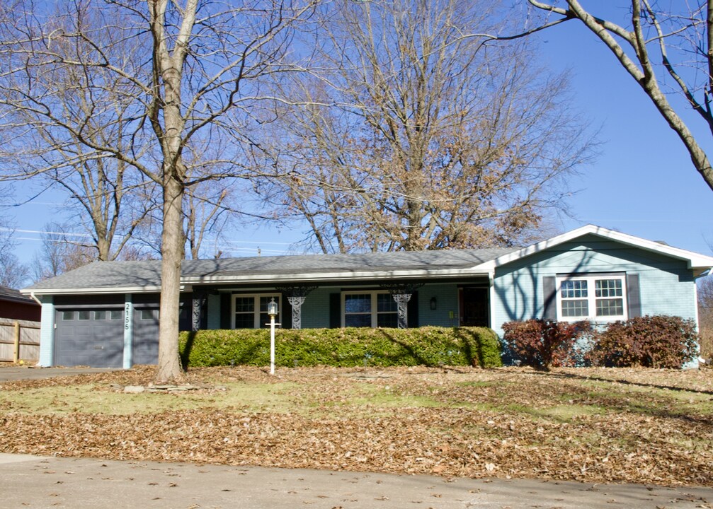 2155 E Ridgewood Dr in Springfield, MO - Building Photo