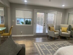 145 S La Peer Dr, Unit 1 in Beverly Hills, CA - Building Photo - Building Photo