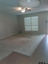 529 Broad St in Chandler, TX - Building Photo - Building Photo