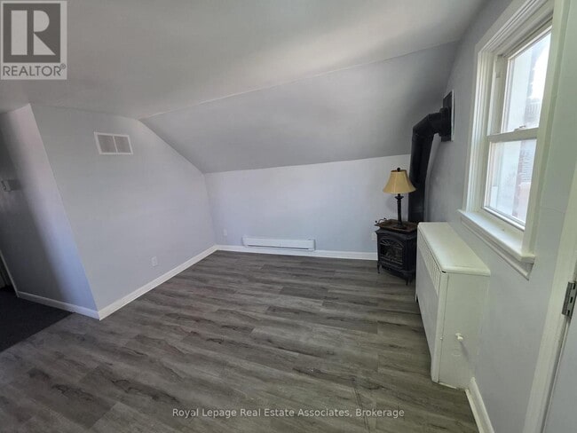 5957 Barker St in Niagara Falls, ON - Building Photo - Building Photo